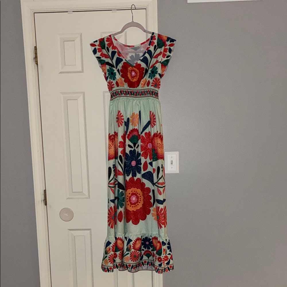 Pretty floral maxi dress. See description for size
